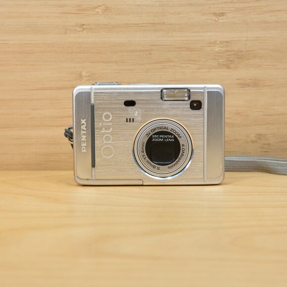 Pentax Optio S40 4MP Digital Camera, 3x Optical Zoom, Silver - Picture 2 of 8